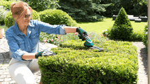 Load image into Gallery viewer, Bosch ISIO 3.6V Cordless Grass Shear c/w Alligator Blade
